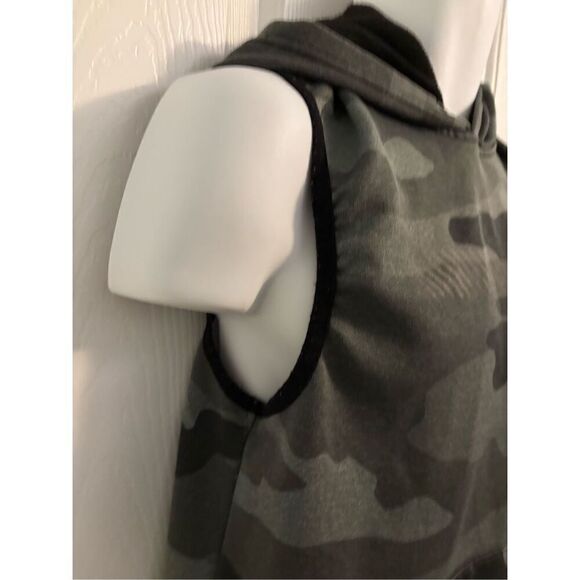 NBA Camo Sleeveless Hoodie. Size Small - Picture 6 of 10